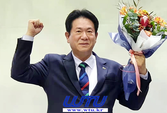 Foto: Lee Dong Sup, Kukkiwon President